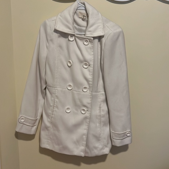 White pea coat size medium gently used, perfect condition. - Picture 3 of 5